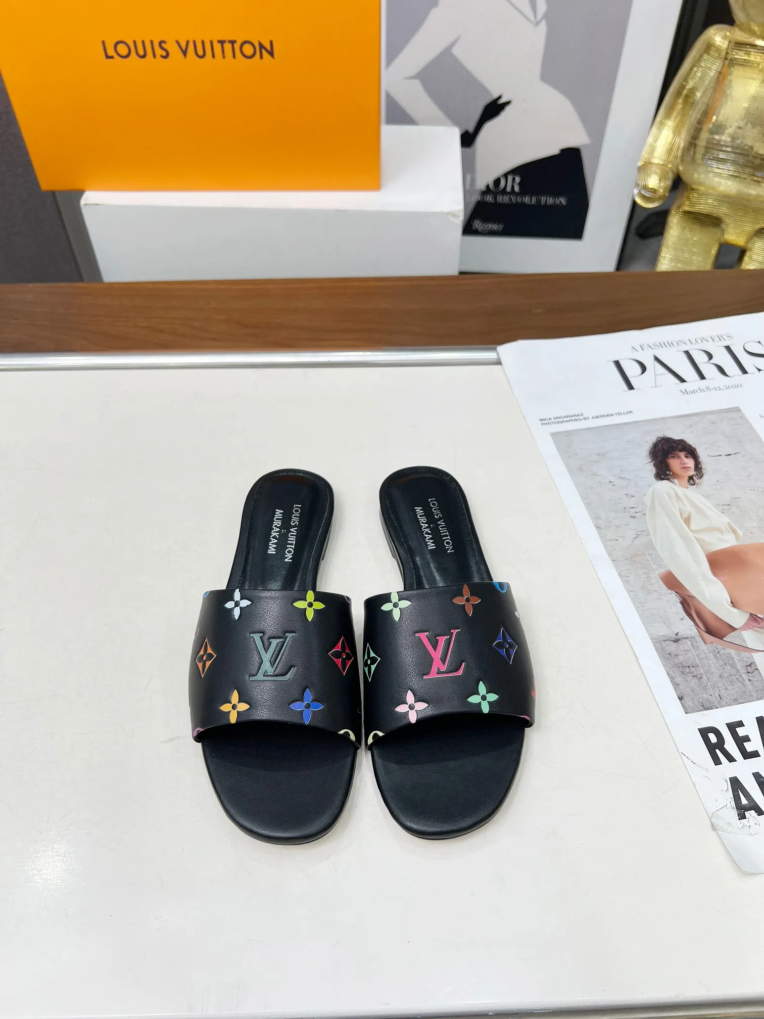 💕💕Factory direct selling price p380💕💕Vuiton’s latest 2025 spring and summer style. This sandal is from the Louis Vuitton The dotted LV logo on the upper brings a different visual feast to the hot summer. Color: coffee, white, black. Size: 35 to 40 (4142 can be customized, non-returnable and non-exchangeable) (leather sole can be customized +30 non-returnable and non-exchangeable)